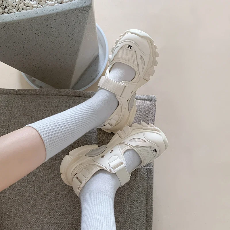 Outdoor Sport Outfit - 여성 스포츠 샌들 웨지 속이 빈